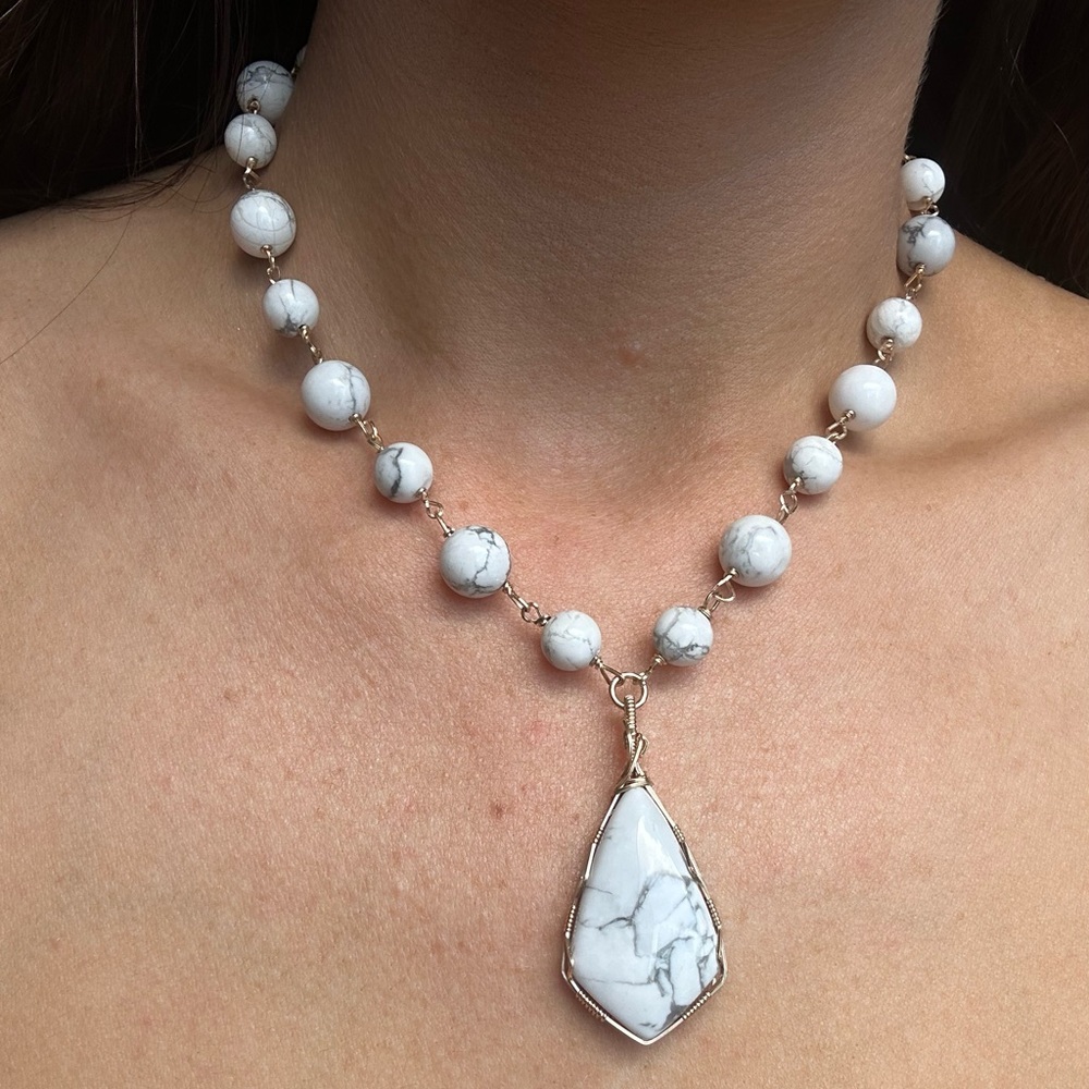 14k Gold Filled Hand Crafted Chain Howlite Necklace and pendant 16 inches